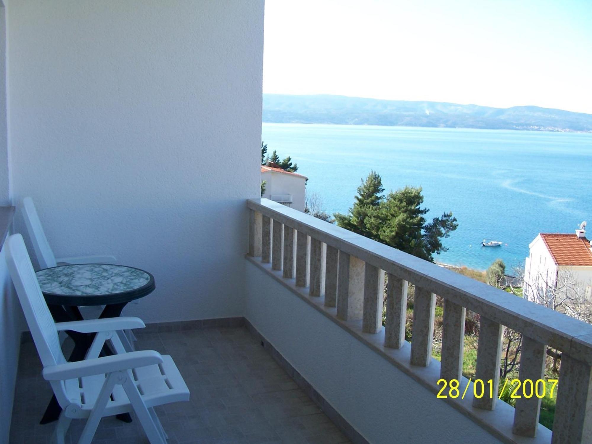 Apartments Perdijic Nemira Omiš Exteriör bild